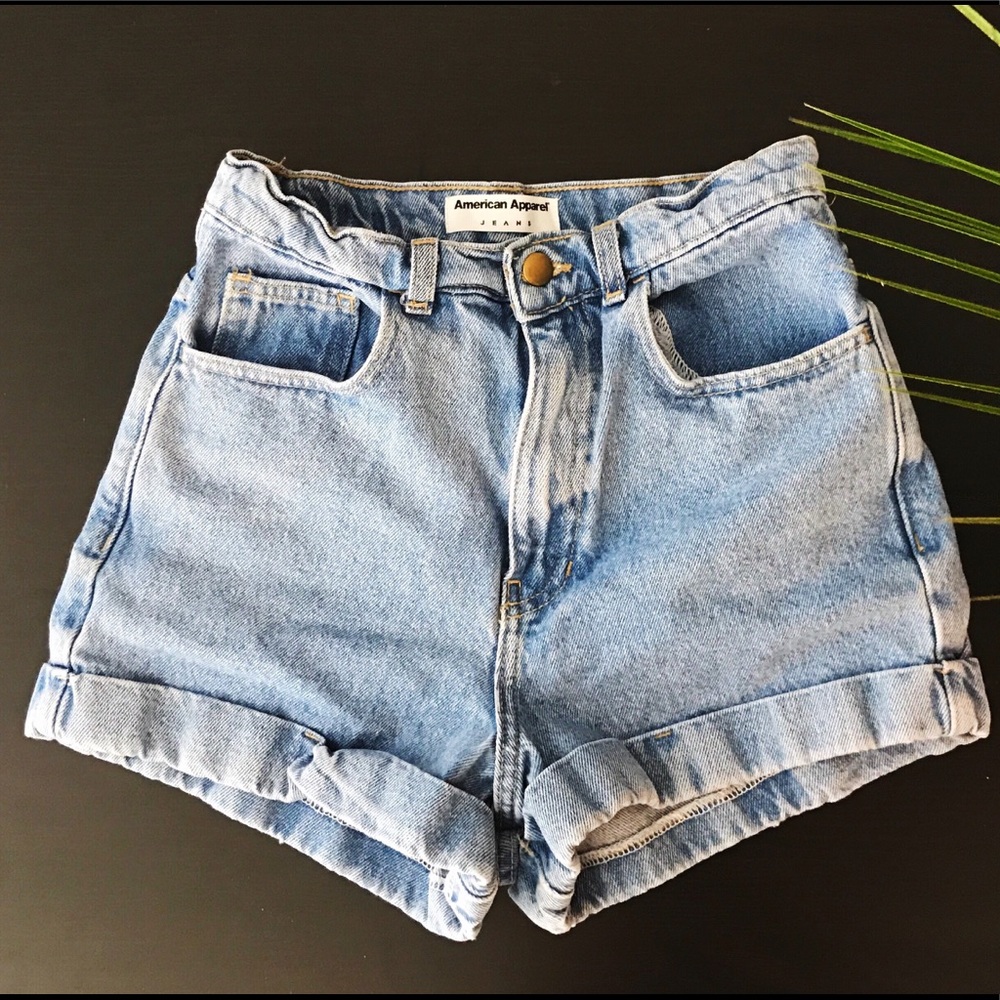 ✨ AMERICAN APPAREL LIGHT WASH DENIM CUFF SHORTS